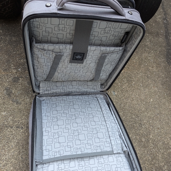 Sharper Image Rolling Suitcase Carry On Luggage EUC - Picture 9 of 11
